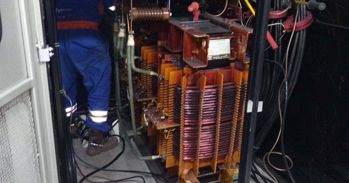 Montaje de subestación eléctrica
