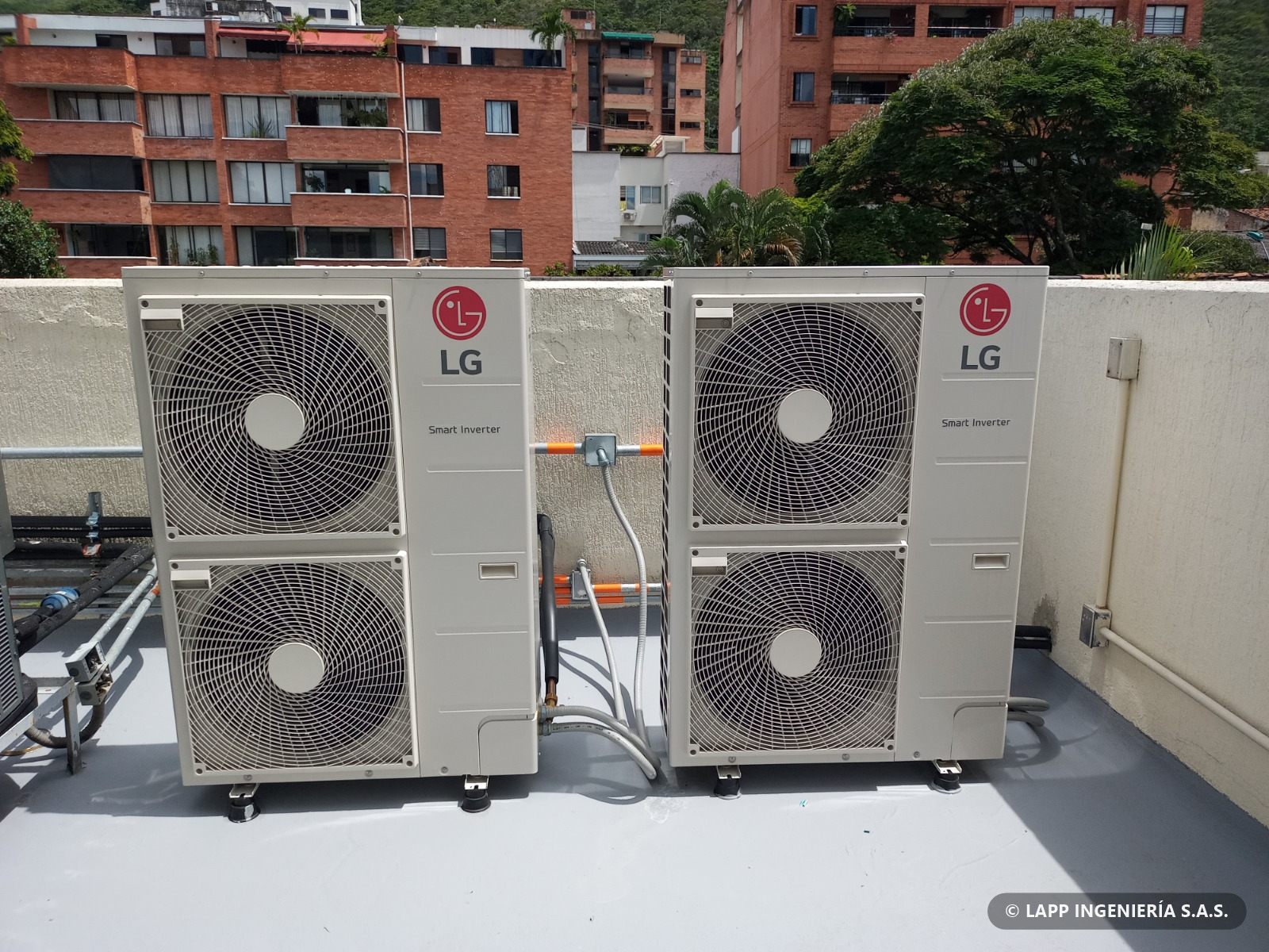 Unidades condensadoras de aire acondicionado instaladas en cubierta